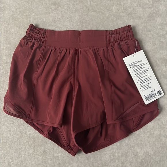 lululemon mulled wine hotty hot shorts 4 inch size 2 - Picture 2 of 3